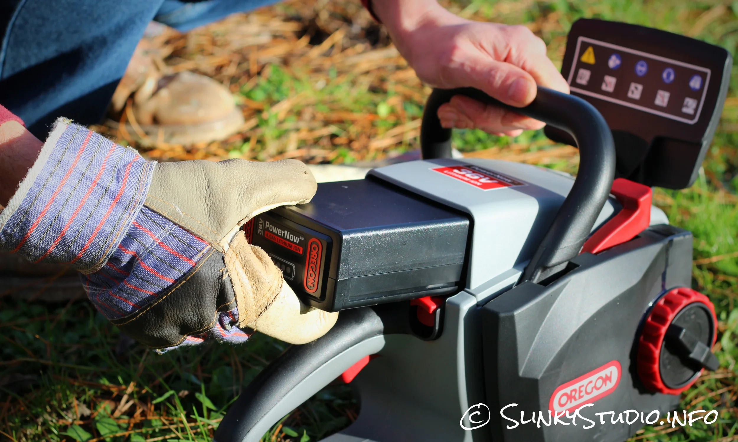 Oregon CS300 Cordless Chainsaw Review Self sharpening blade